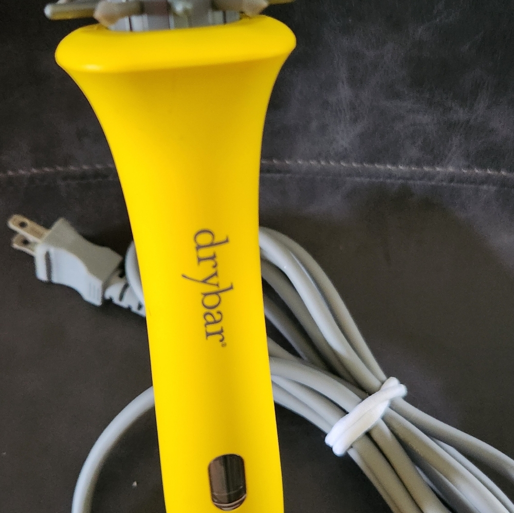 Drybar Yellow Single Shot Hot Brush - Volumizing Styling Tool - Picture 3 of 3
